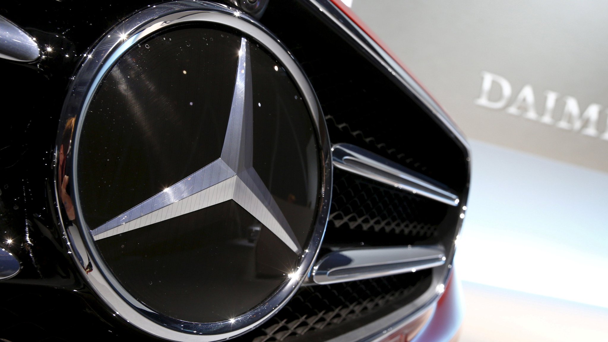 Mercedes-Benz owner Daimler to cut 10,000 jobs worldwide