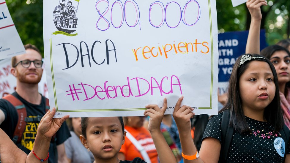 Además de que 800.000 personas están en riesgo de ser deportadas, la separación de familias es otro problema que trae la eliminación del programa DACA. Protesta a favor del DACA