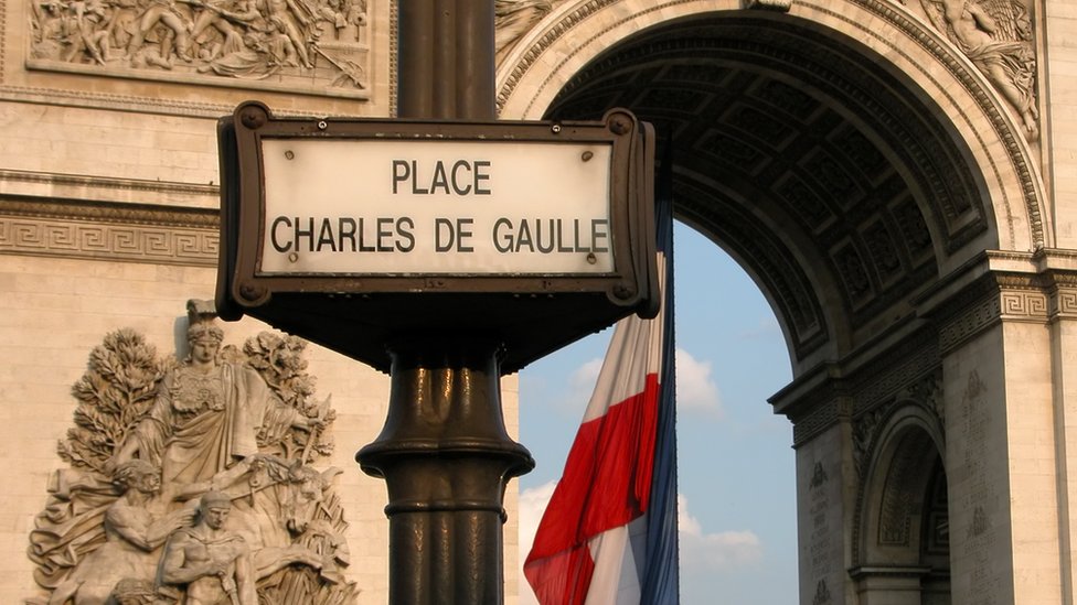 Plaza Charles de Gaulle en París.