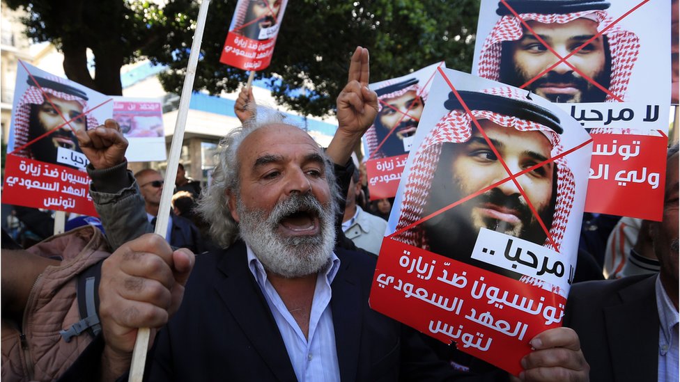 محتجون ساروا وسط العاصمة معبرين عن احتجاجهم على الزيارة