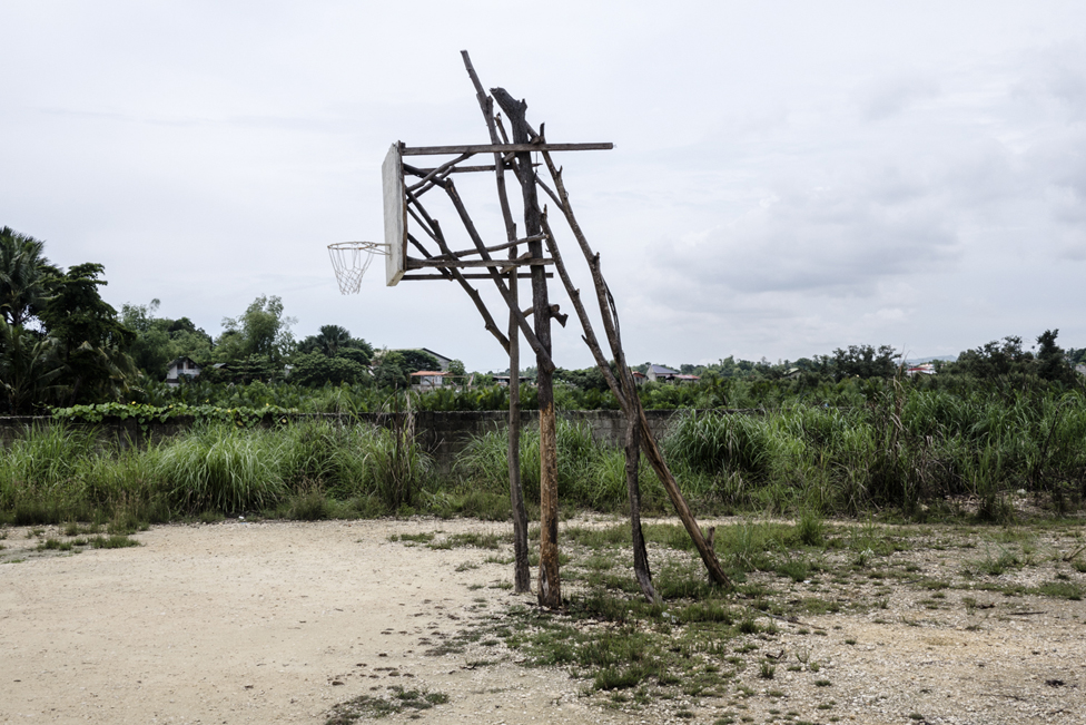 Basketball hoops of the Philippines - BBC News