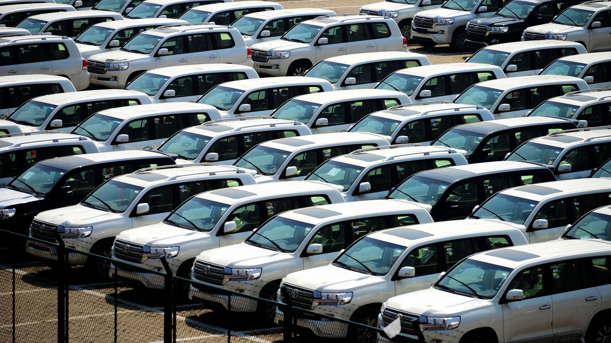 China to 'cut US car tariff to 15%'