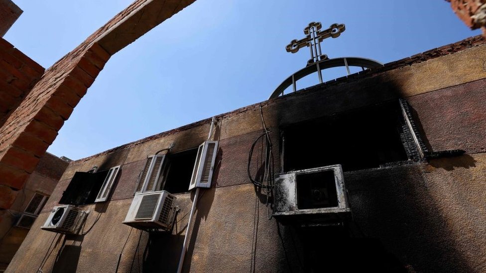При пожаре в коптской церкви в египетской Гизе погибли более 40 человек
