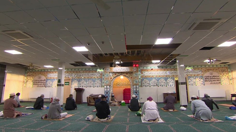 Молитвы в мечети