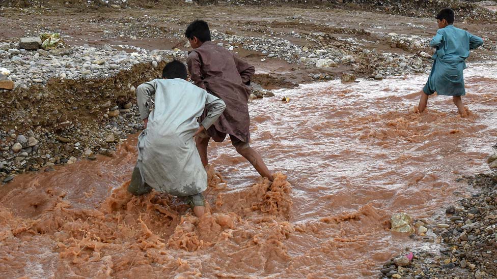 Pakistan: Lightning and unusually heavy rain kill dozens