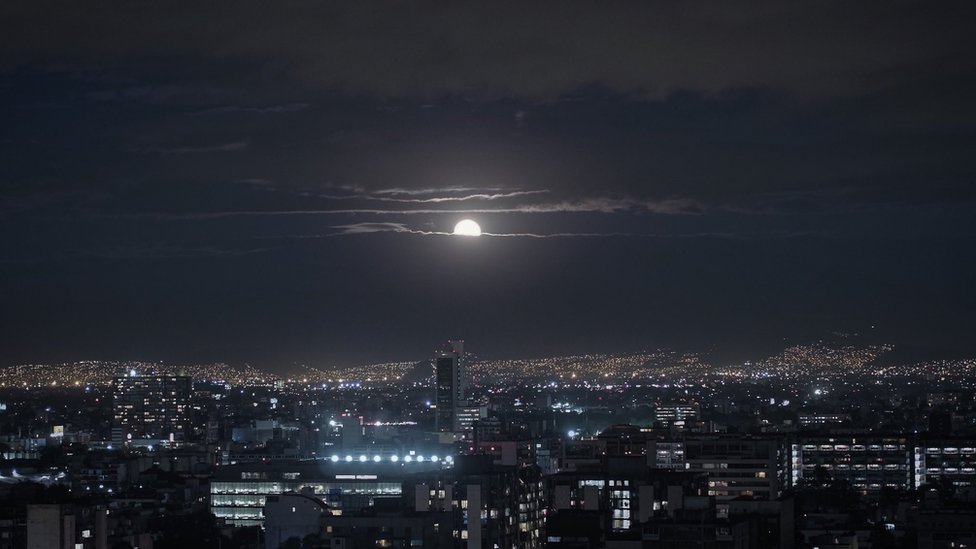Ciudad de México es la urbe más grande de México y una de las más grandes del mundo. (Foto: Santiago Arau) La luna sobre Ciudad de México Foto: Santiago Arau
