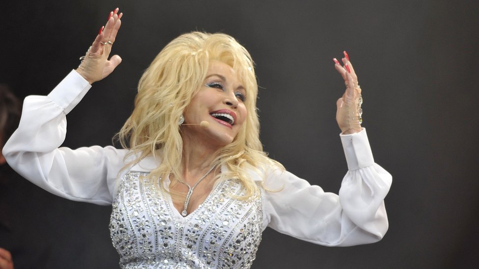 Dolly Parton Crashes Duran Duran's Rock & Roll Hall of Fame Interview