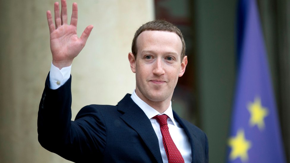 Основатель Facebook Марк Цукерберг был в Париже в пятницу, чтобы встретиться с президентом Франции Эммануэлем Макроном