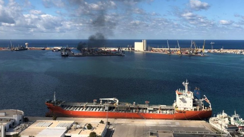 قوات حفتر قصفت ميناء طرابلس يوم الثلاثاء