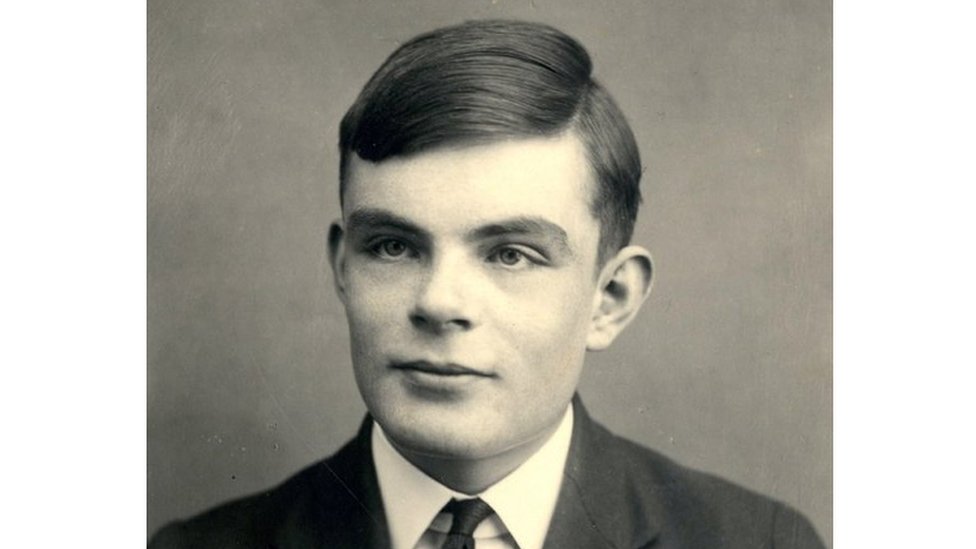 Alan Turing predijo que para finales del siglo XX uno podrá hablar de máquinas pensantes sin ser contradicho". Alan Turing