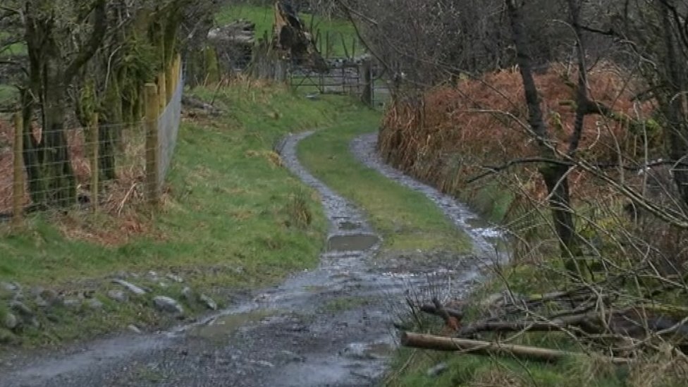 Ffermwyr Yn Poeni Am Effaith Mwy O Gerddwyr Ar Eu Tir Bbc Cymru Fyw