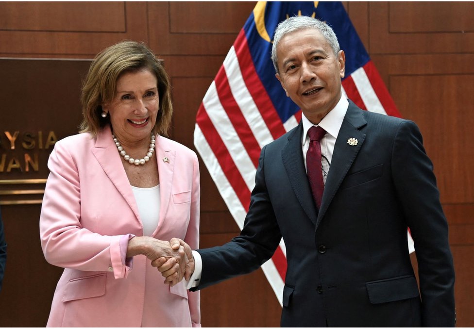 美國眾議院議長南希佩洛西在吉隆坡會見馬來西亞議會議長阿茲哈爾·阿齊讚·哈倫。