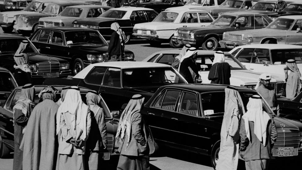 Exposición de automóviles en Arabia Saudita en 1977.
