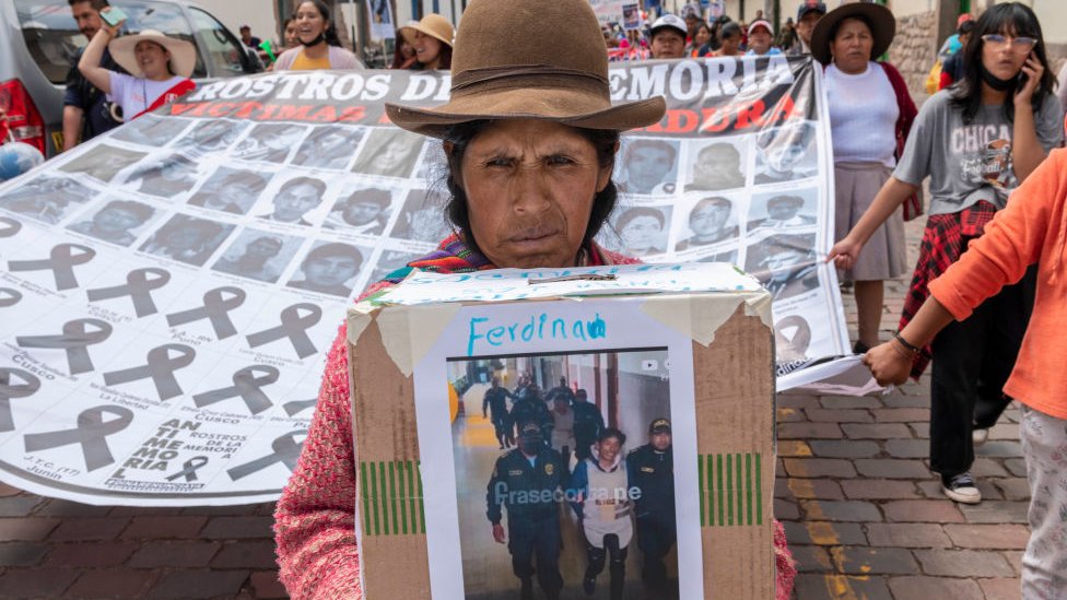 Una protesta de familiares de manifestantes muertos o detenidos en Perú