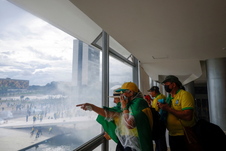 Seguidores de Bolsonaro en Brasil invaden las instituciones