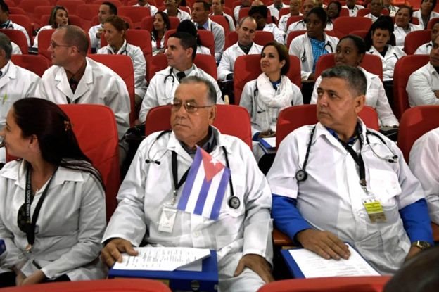 Médicos cubanos