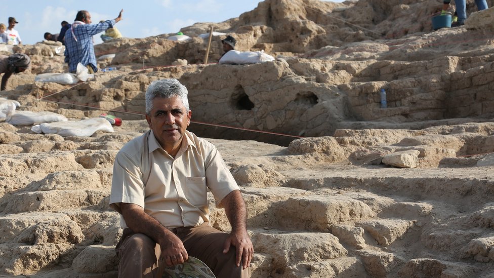 Dr Hasan Qasim, arqueólogo. Dr Hasan Qasim, arqueólogo.