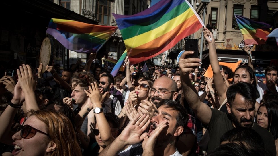 Шествие сторонников ЛГБТ в Стамбуле, Турция