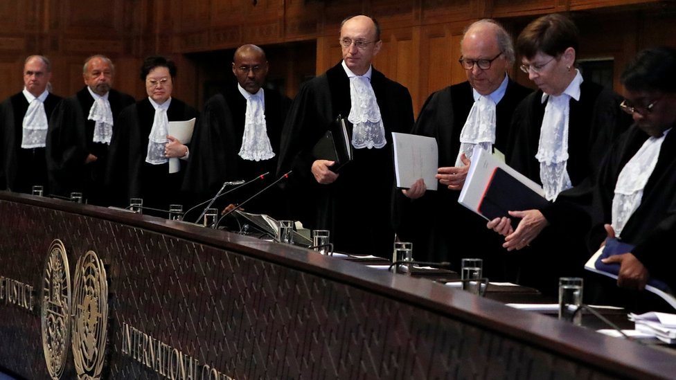 Los jueces durante el fallo en la Haya.