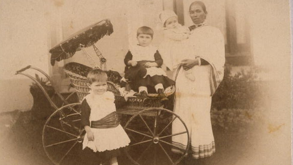 Индийский аят с европейскими подопечными, около 1870 г.