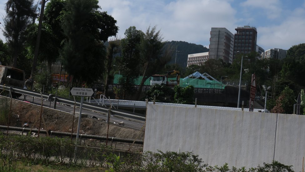 從香港科學園一側眺望封閉中的香港中文大學二號橋（6/1/2020）