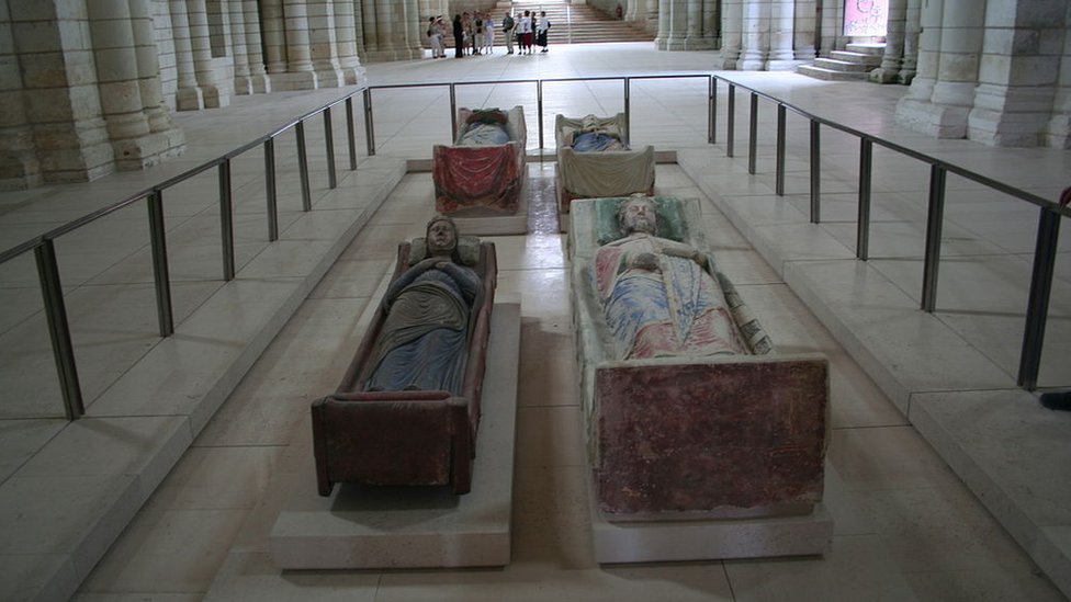 Надгробки Плантагенетів в абатстві Фонтевро