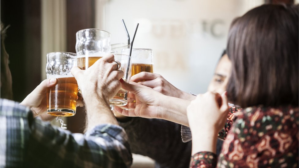 Number of pubs falls by 7,000 in a decade