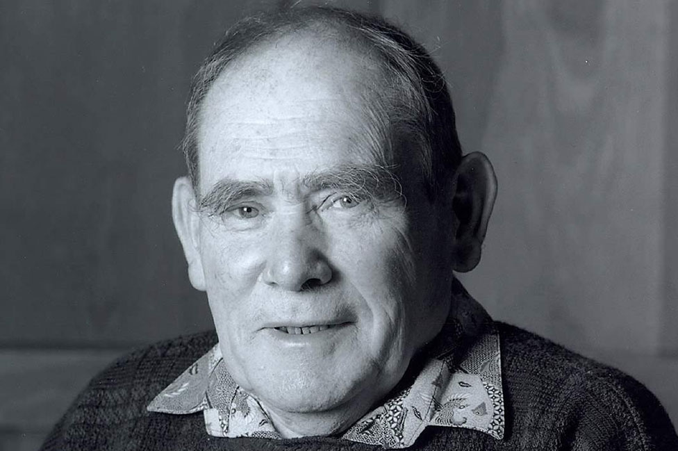 Sydney Brenner tiene 90 años pero nunca dejó de investigar. Ahora vive y trabaja en Singapur, donde habló con la BBC. Sydney Brenner