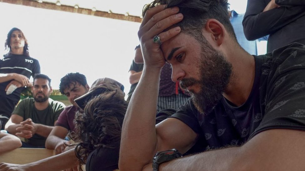 حزن وغضب بين ذوي ضحايا حريق مستشفى ابن الخطيب