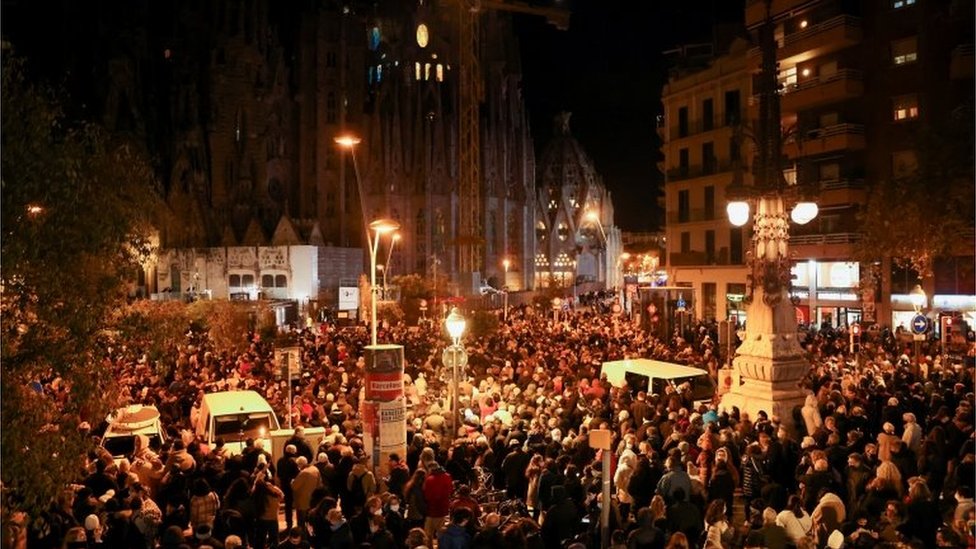 Celebración al exterior de la Sagrada Familia