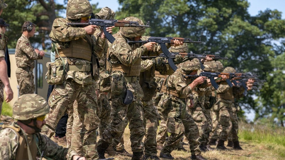 烏克蘭徵召的新兵在英國曼徹斯特附近接受訓練（7/7/2022）