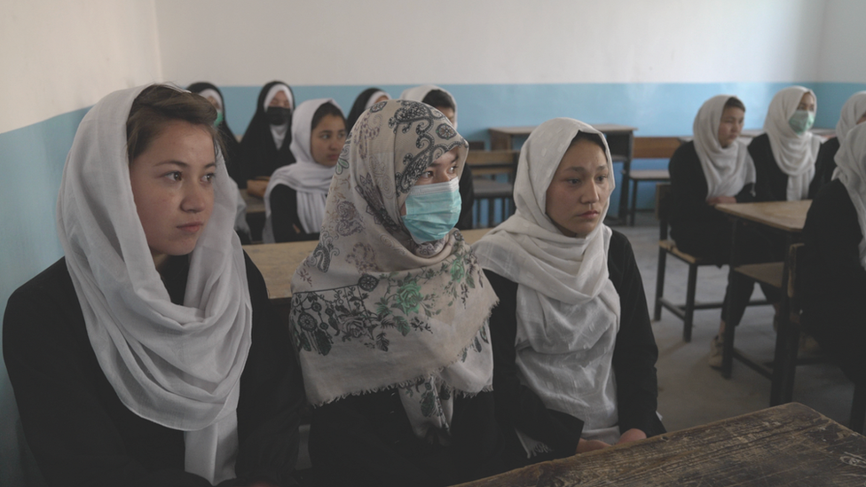 Estudiantes de la escuela Sayed ul Shuhadael 23 de marzo de 2022