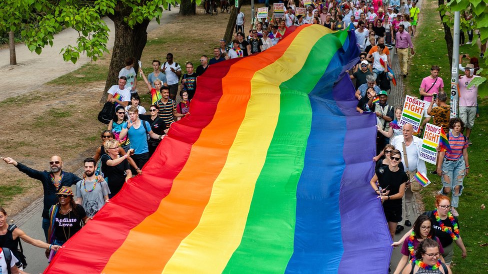 Şirketlerin yeni hedefi 'LGBT pazarı' - BBC News Türkçe