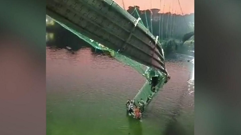 People climb up collapsed Gujarat bridge to escape river