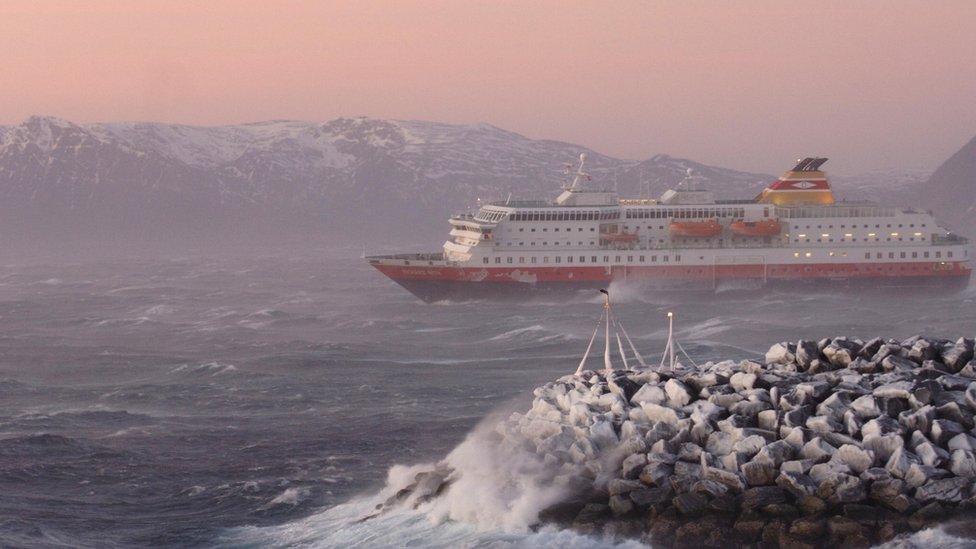 Es uno de los lugares habitados con uno de los climas más extremos del mundo. barco