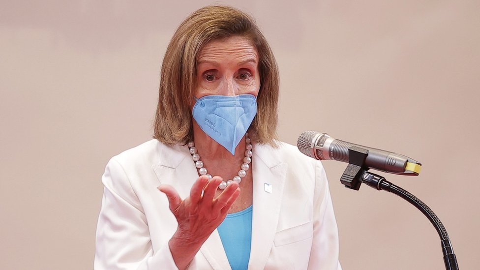 China-Taiwan: As China broods, Taiwan is in a 'Pelosi lovefest' - BBC News