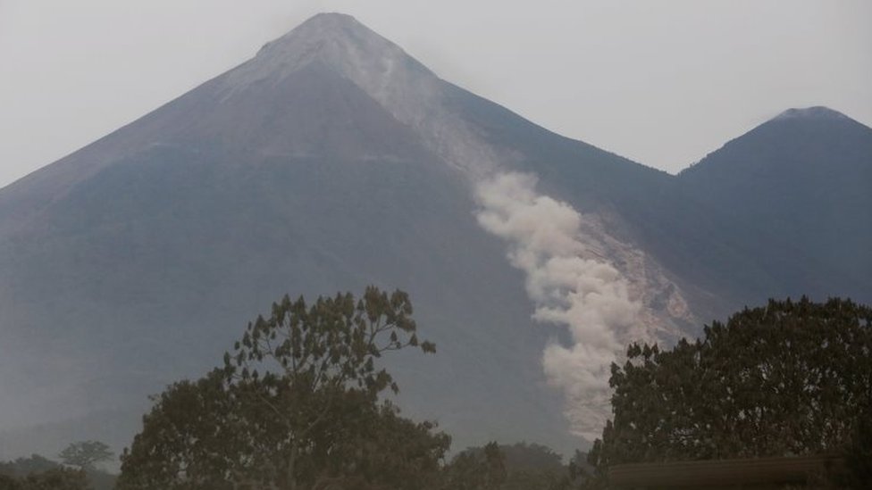 Caída de material volcánico del Volcán de Fuego