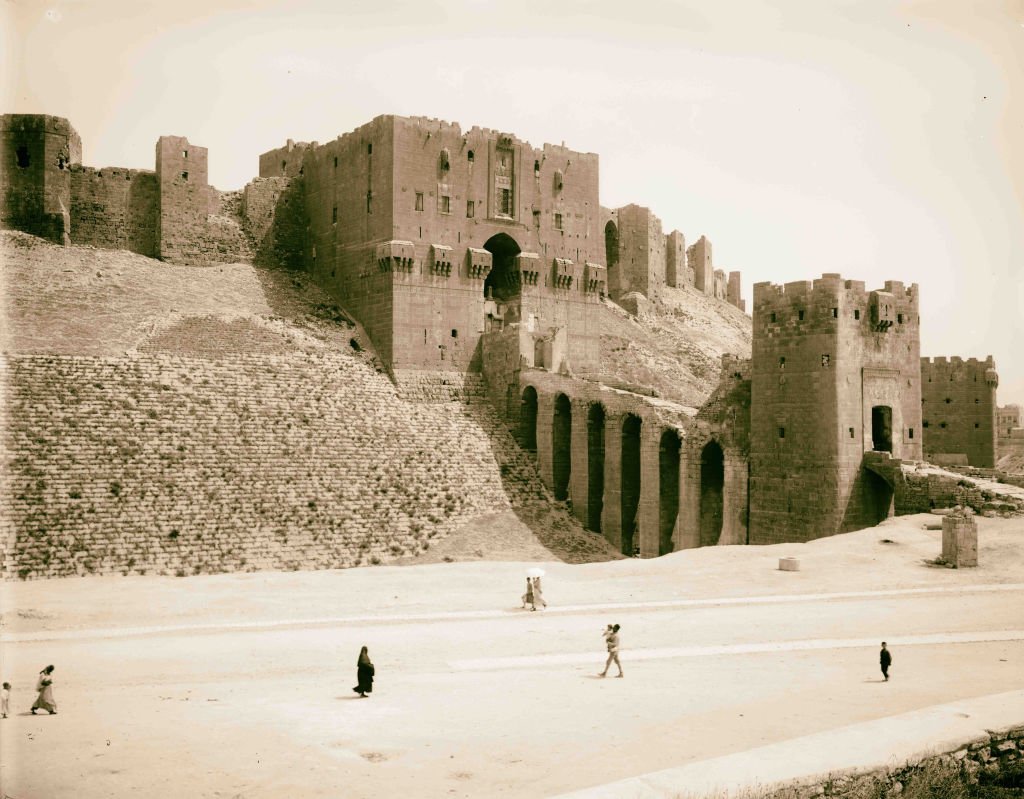 صورة قديمة لقلعة حلب