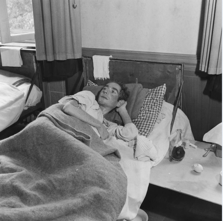 Больница Бельзен - мужчина в постели