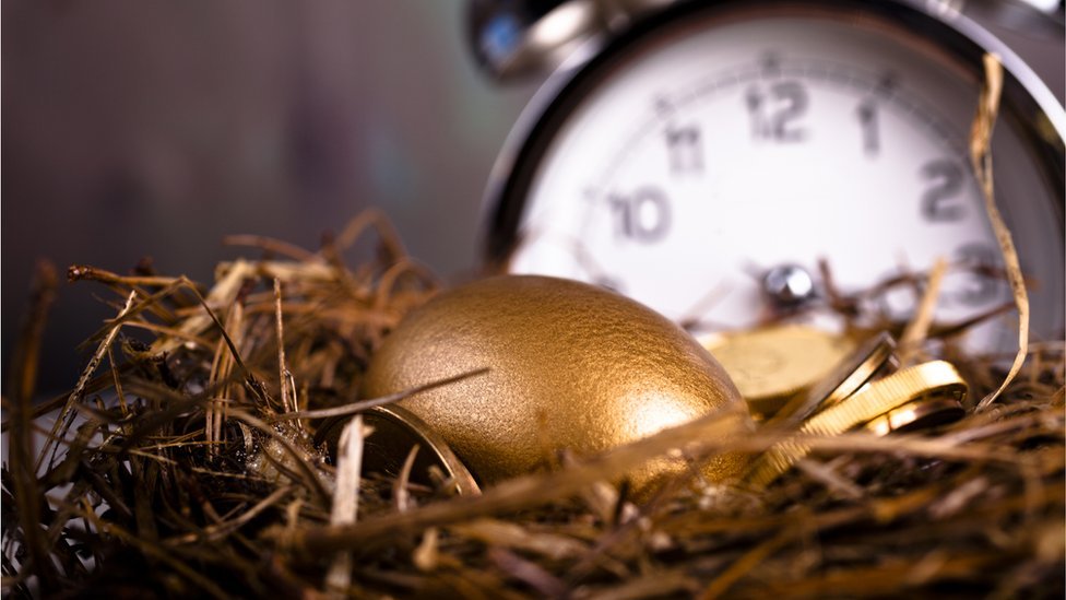 Reloj y huevo de oro.