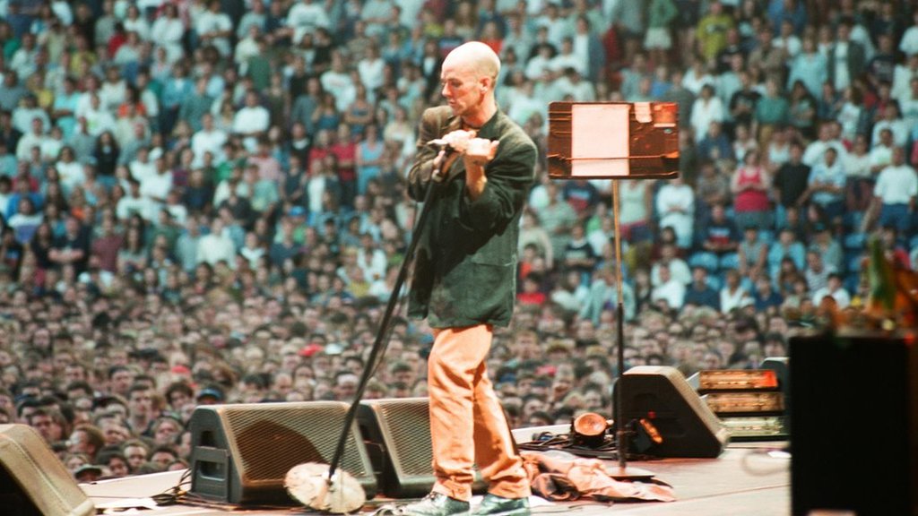 Michael Stipe on stage in 1995