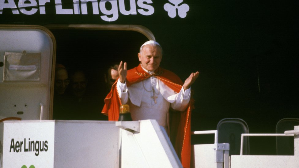 Иоанн Павел II прибывает в Ирландию в 1979 году