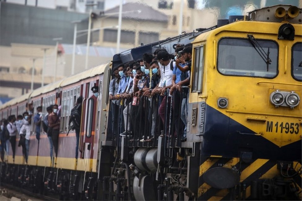 Penumpang kereta di Kolombo