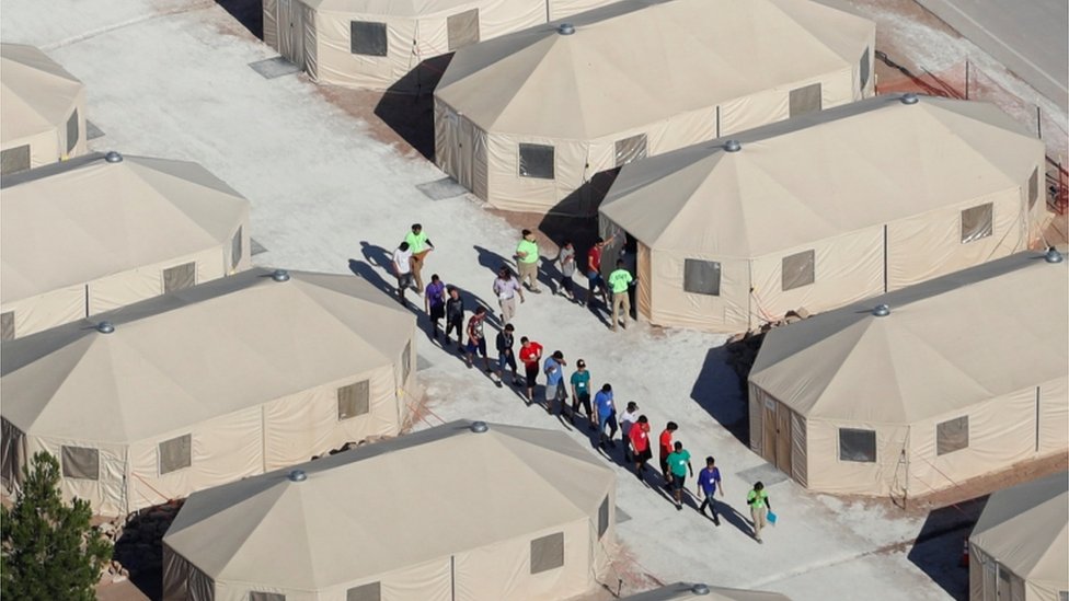 Niños en el campamento de Tornillo, Texas.