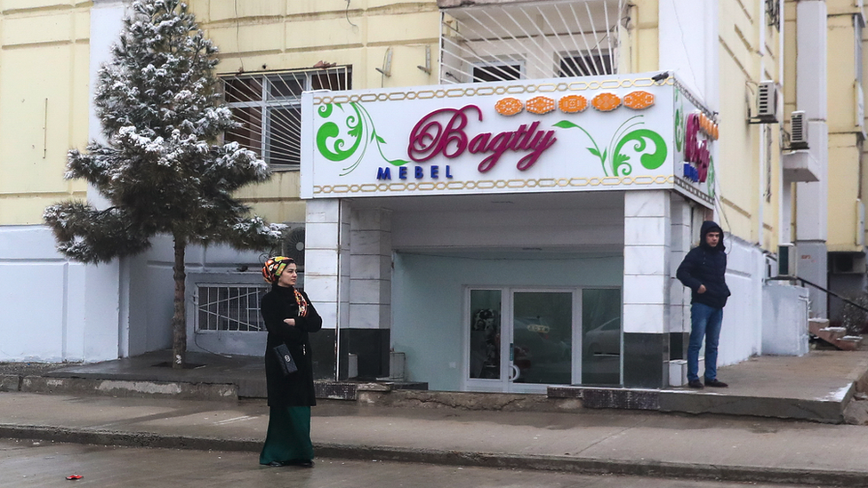 Мебельный магазин в Ашхабаде, Туркменистан