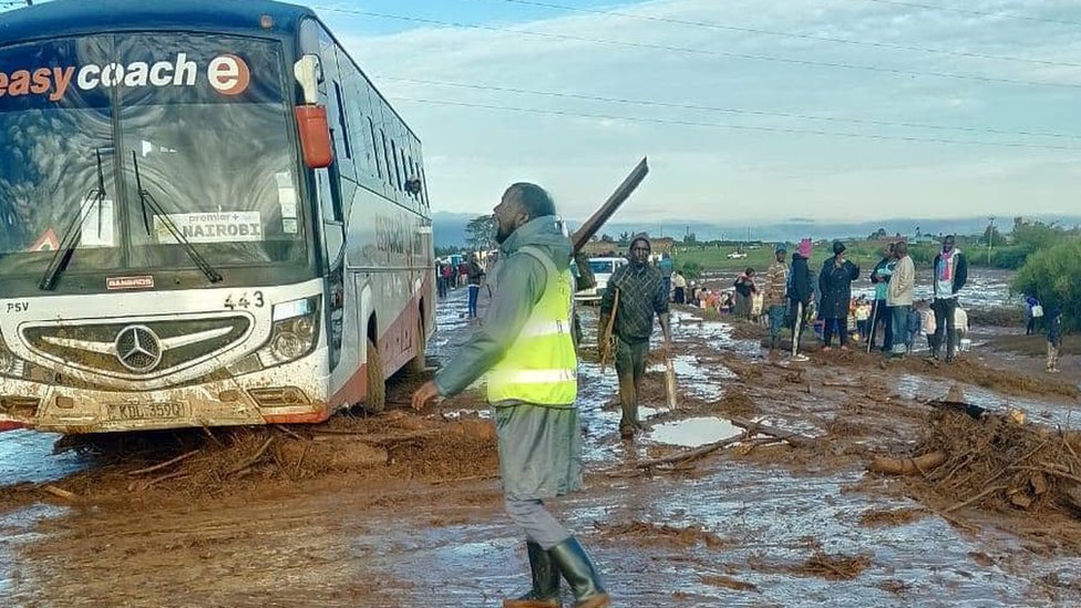 Kenya dam bursts: More than 40 killed in Kamuchiri village