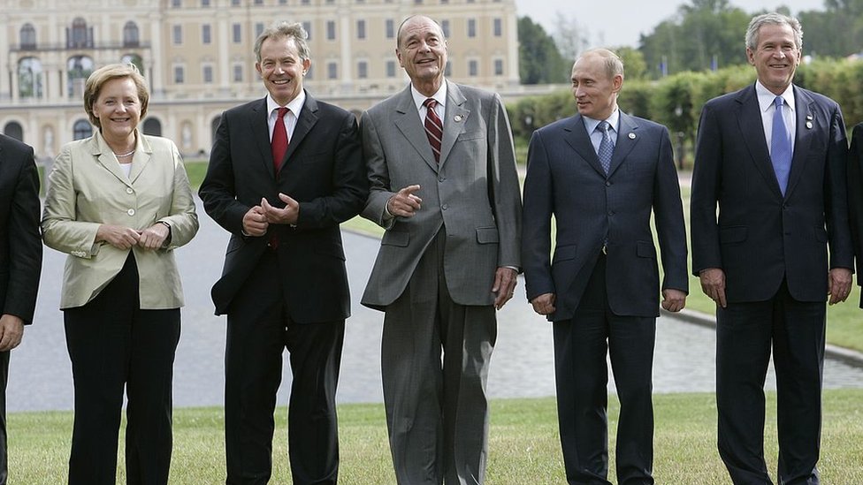 أنغيلا ميركل، توني بلير، جاك شيراك، فلاديمير بوتين، جورج دبليو بوش خلال قمة مجموعة الثماني عام 2006 في سان بطرسبورغ