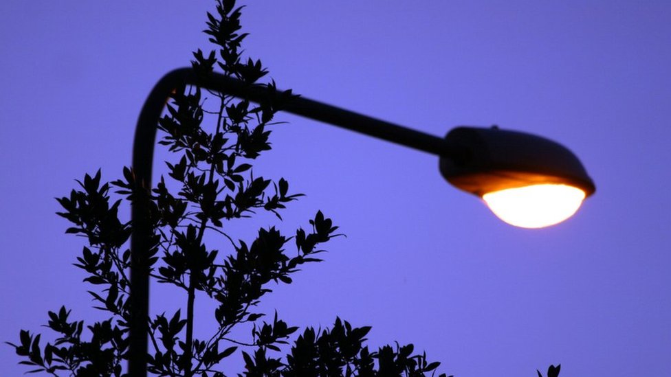How the humble lamppost could help power our cities BBC News