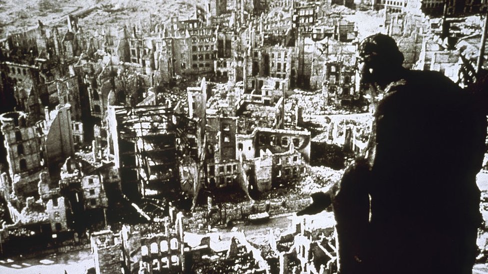 Дрезден после бомбежки, вид с крыши ратуши