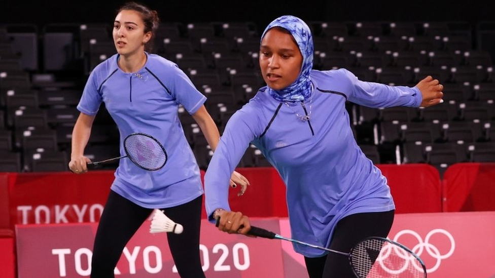 Hadia Hosny (left) and Doha Hany playing at the Tokyo Olympics